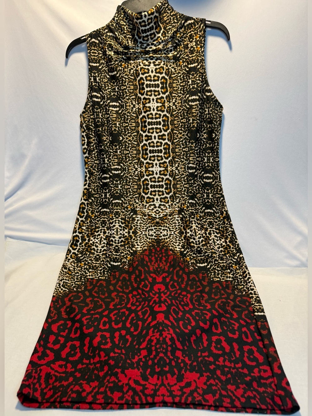 VENUS Sleeveless Turtleneck Midi Dress in Leopard Animal Print. Size L